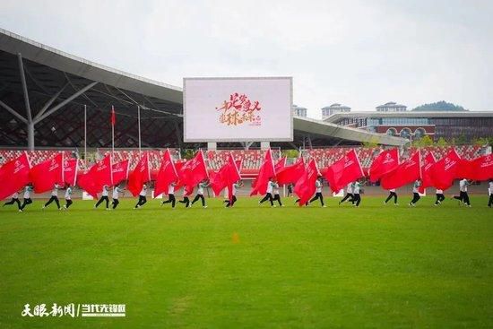 律师玛丽安（丽芙•乌曼Liv Ullmann 饰）与精力学讲师约翰（厄兰•约瑟夫森Erland Josephson 饰）成婚十余载，育有两名女儿，糊口幸福安稳。伴侣皮特（金•玛思考Jan Malmsjö饰）与卡特里娜（毕比•安德森Bibi Andersson 饰）的婚姻糊口却濒于解体。感伤万千的玛丽安发现本身怀孕，没曾想约翰竟偏向于堕胎。有一天约翰俄然向玛丽安提出本身爱上了一位叫宝拉的女子，二人疾苦分家。在和谈离婚的进程中，二人的愤激不满纷纭爆发，直到多年后，玛丽安与约翰才终究体味到恋爱是甚么。                                  　　电视版天职六集，295分钟；片子版168分钟，获1975年金球奖最好外语片奖，丽芙•乌曼提名金球奖及英国片子电视艺术学院奖最好女主角。